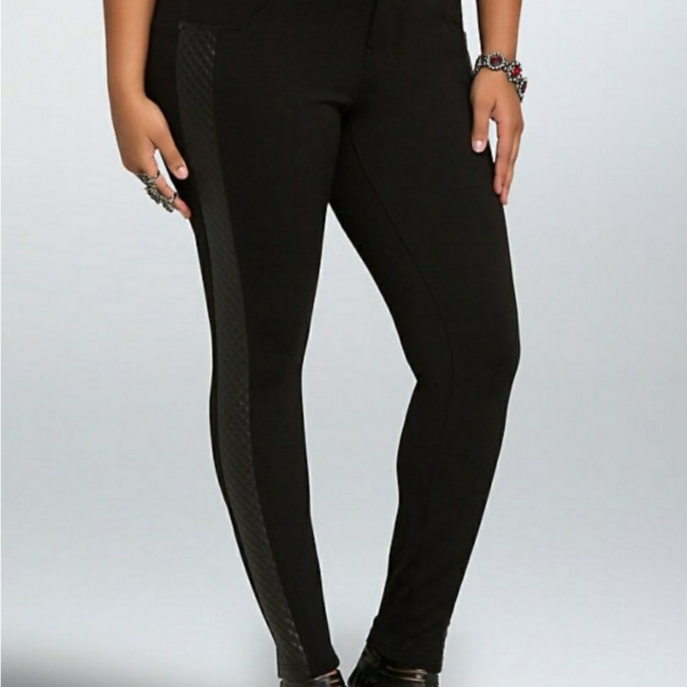 New Torrid black skinny pants leggings size 24 plus